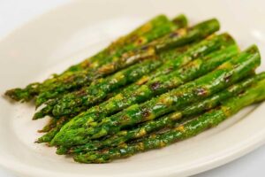 grilled asparagus as vegan side at cheesecake factory