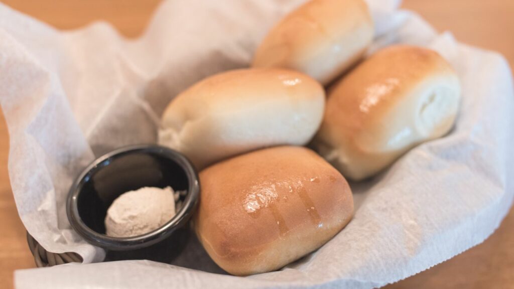 unfortunetaly rolls are not vegan at texas roadhouse